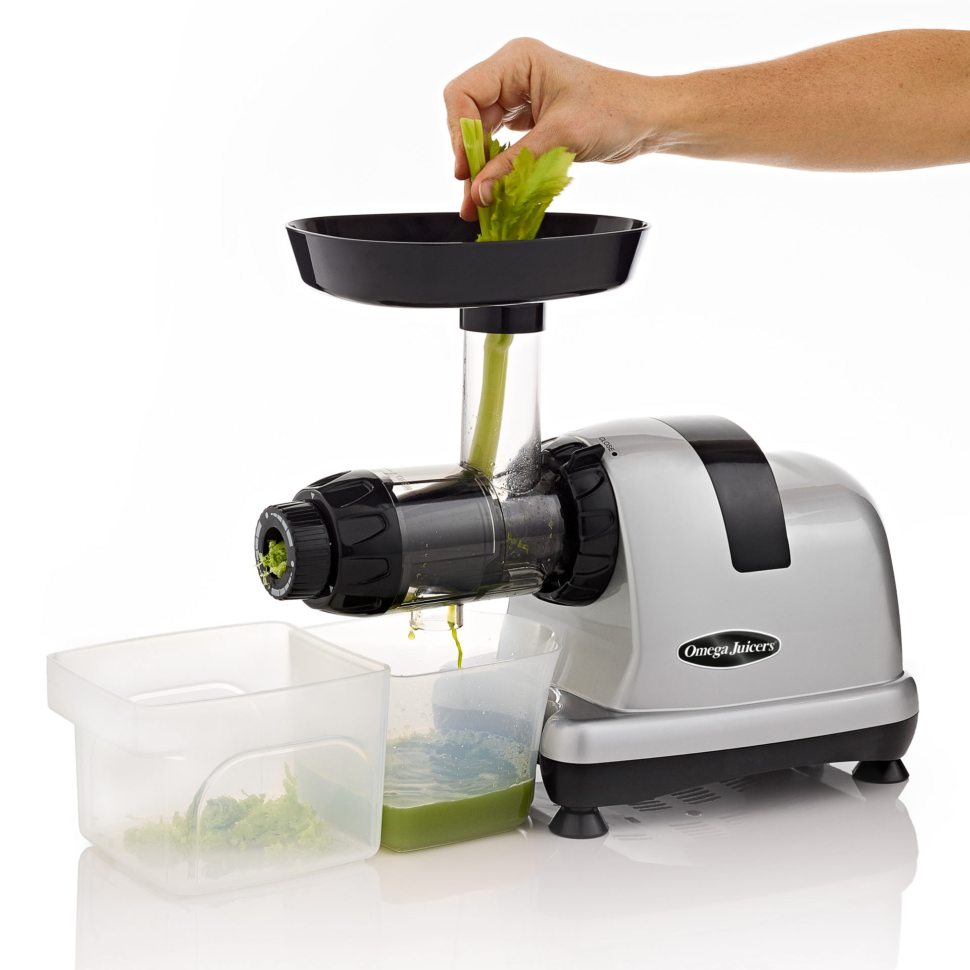 51705CR__06__Omega_Juicers_MM900_chrome_mit_Sellerie_1920x1920